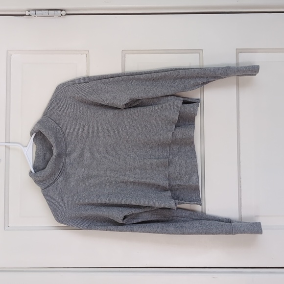 Aritzia Cropped Gray Waffle Top - Picture 1 of 6